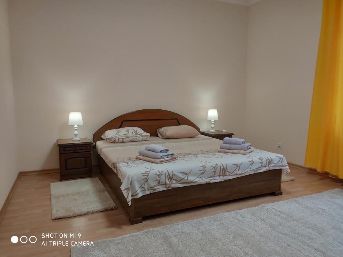 Apartments "Domovik" Івана Парканія 2А Кв 19 Mukatsjeve Eksteriør bilde