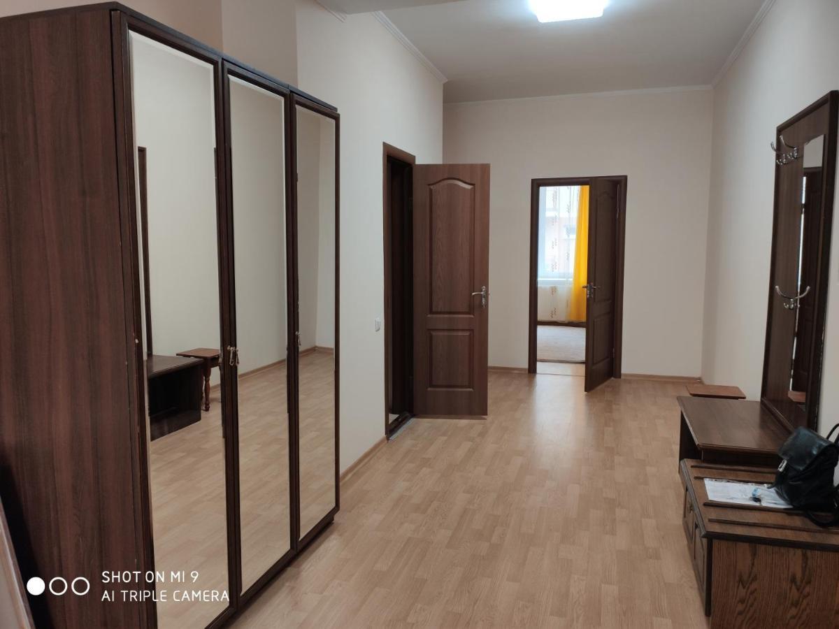 Apartments "Domovik" Івана Парканія 2А Кв 19 Mukatsjeve Eksteriør bilde